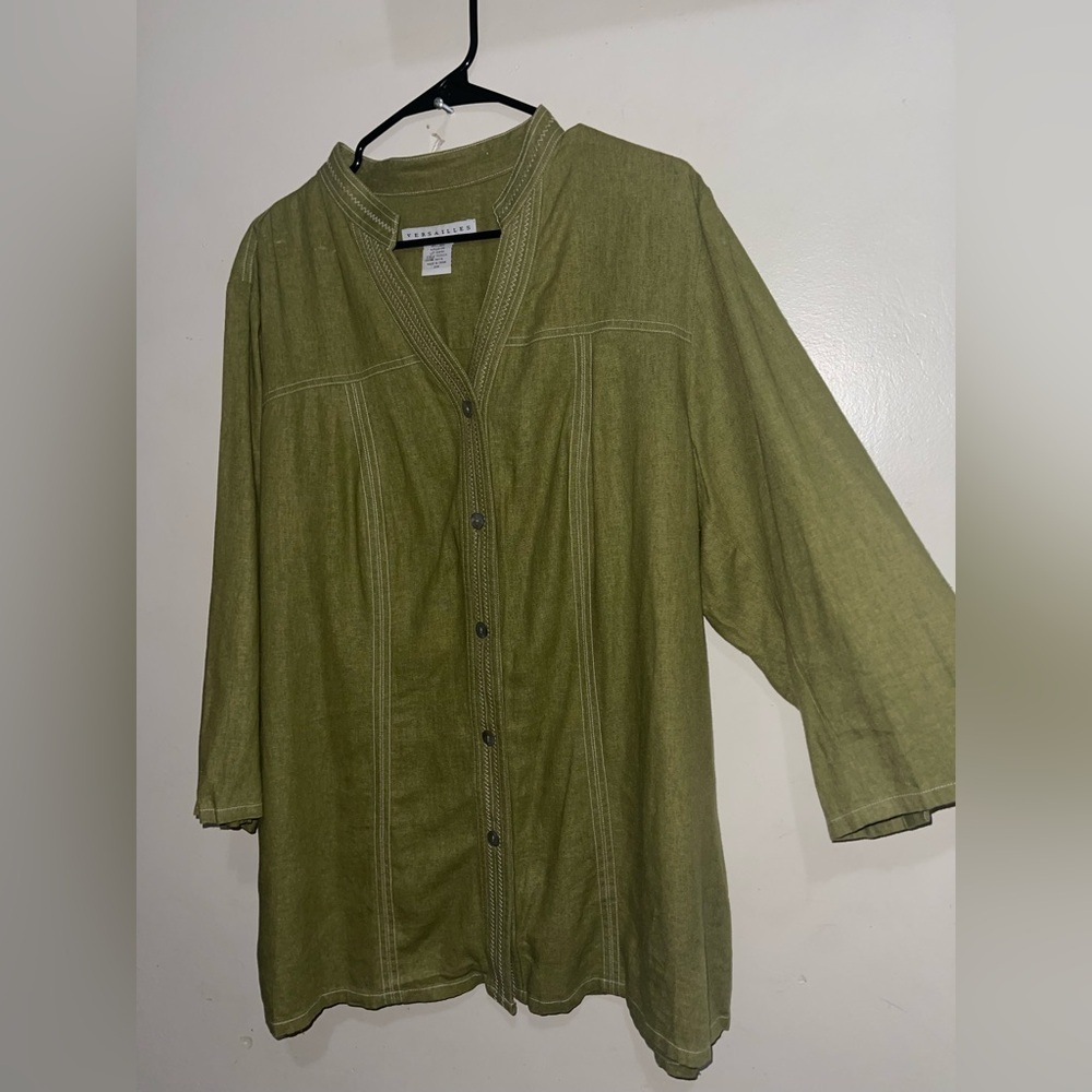 NWOT Versailles Linen Blend Button Top